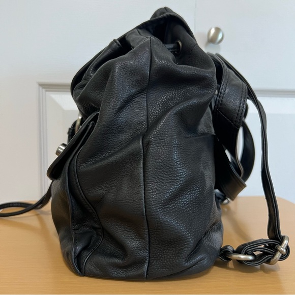 Kenneth Cole Black Leather Backpack Turnlock Buckle Details - Picture 8 of 14